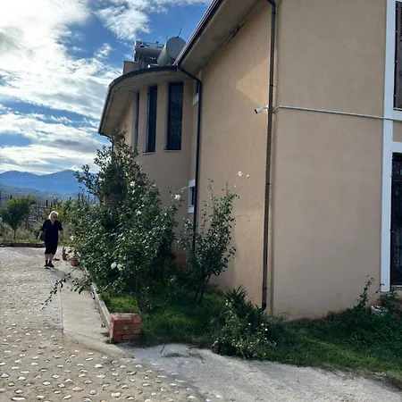 Giulia's * Tragjas